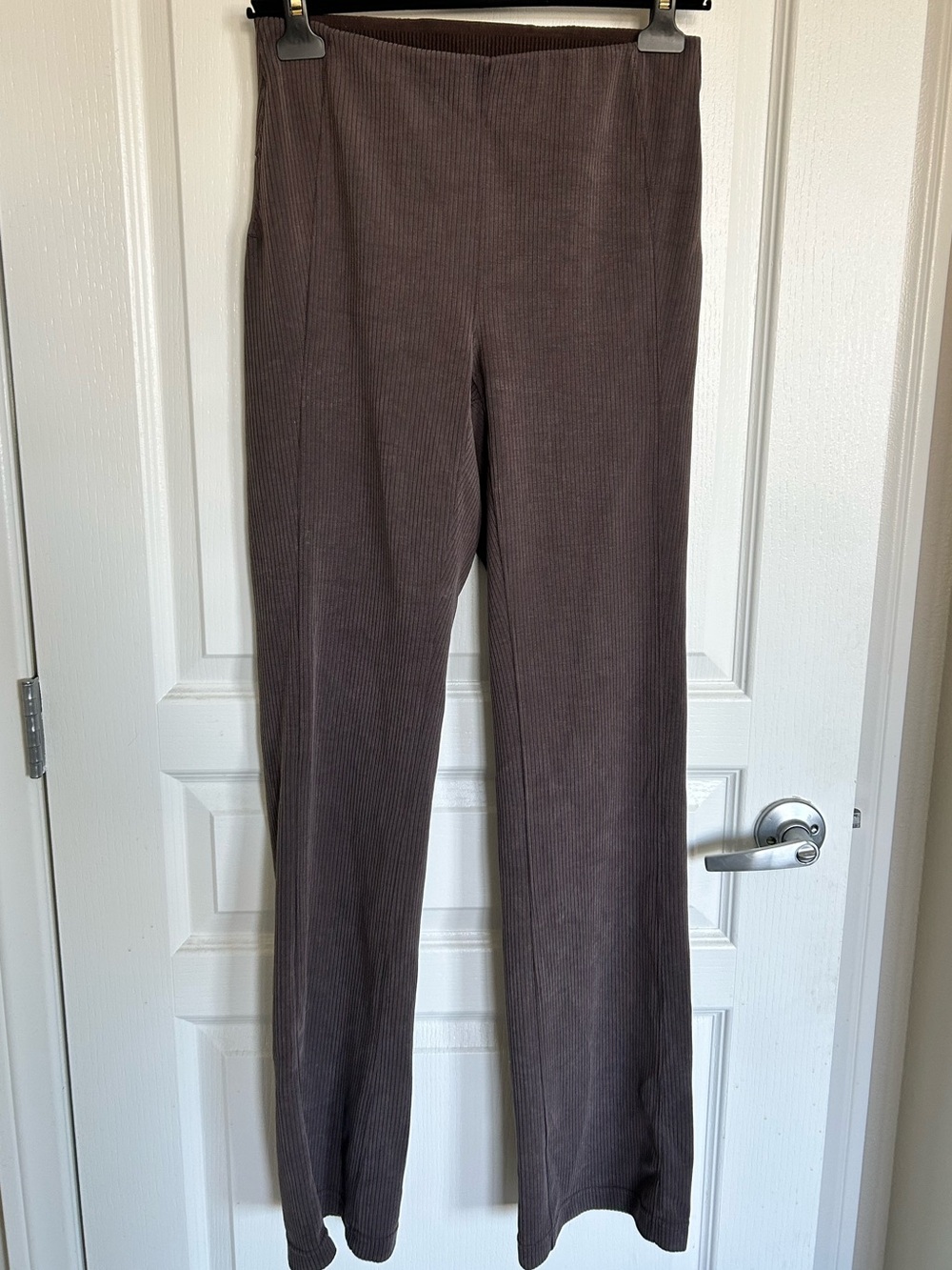 Women’s Straight-Leg Ribbed Pants in Brown